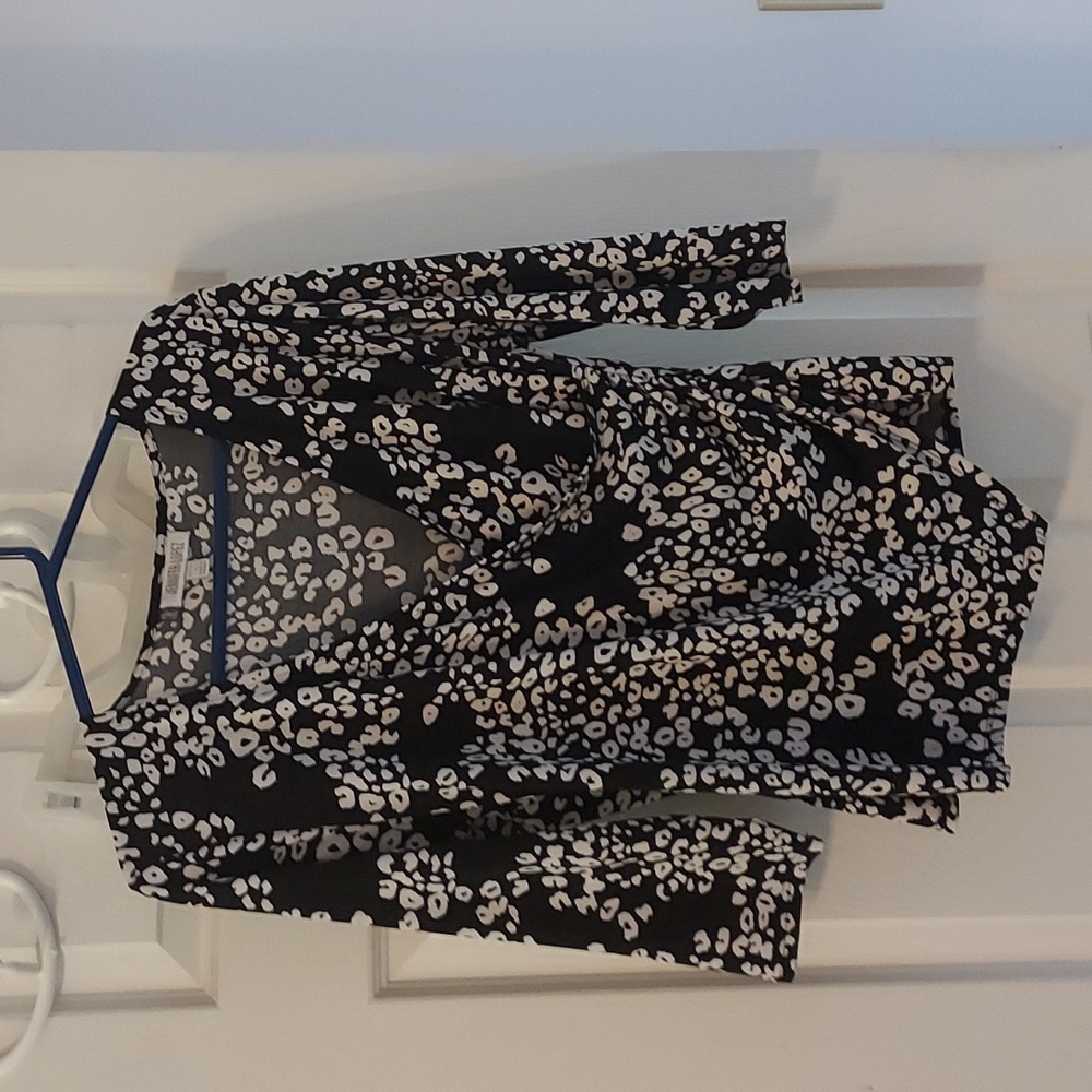 Jenner Lopez top, black and white, size Petite Large